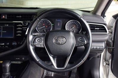 TOYOTA CAMRY 2.0G ปี 2019 จด 20