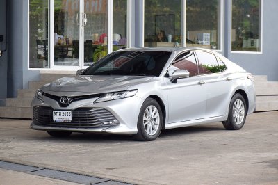 TOYOTA CAMRY 2.0G ปี 2019 จด 20