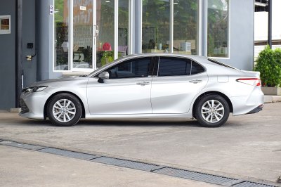 TOYOTA CAMRY 2.0G ปี 2019 จด 20