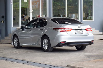 TOYOTA CAMRY 2.0G ปี 2019 จด 20