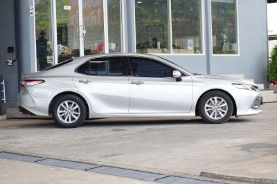 TOYOTA CAMRY 2.0G ปี 2019 จด 20