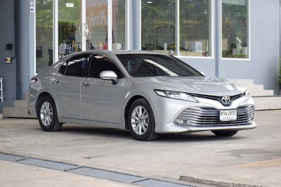 TOYOTA CAMRY 2.0G ปี 2019 จด 20