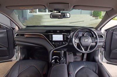 TOYOTA CAMRY 2.0G ปี 2020