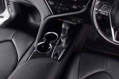 TOYOTA CAMRY 2.0G ปี 2020