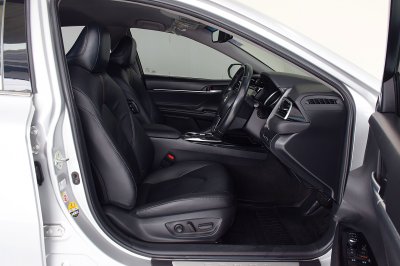 TOYOTA CAMRY 2.0G ปี 2020