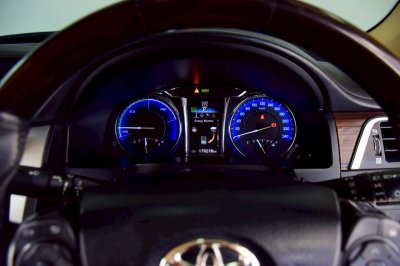 TOYOTA CAMRY 2.5 Hybrid Premium AT ปี 2015