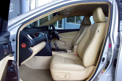 TOYOTA CAMRY 2.0G ปี 2016 จด 17