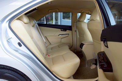 TOYOTA CAMRY 2.0G ปี 2016 จด 17
