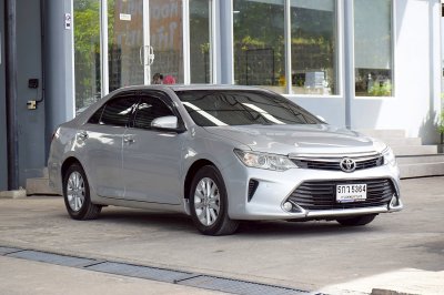 TOYOTA CAMRY 2.0G ปี 2016 จด 17