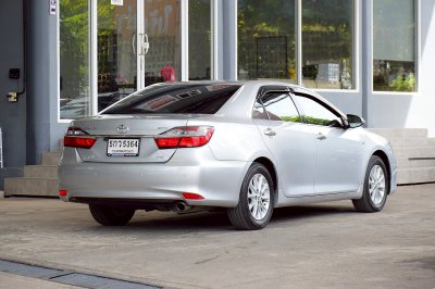 TOYOTA CAMRY 2.0G ปี 2016 จด 17