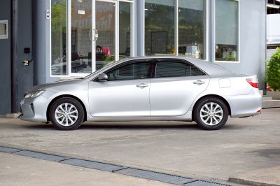 TOYOTA CAMRY 2.0G ปี 2016 จด 17