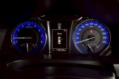 TOYOTA CAMRY 2.0G ปี 2016 จด 17