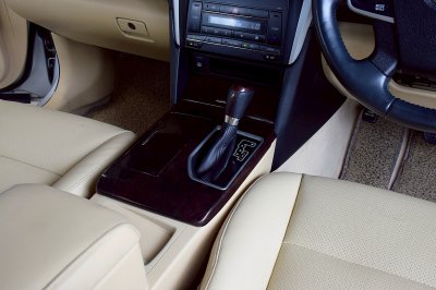 TOYOTA CAMRY 2.0G ปี 2016 จด 17