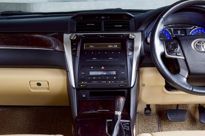 TOYOTA CAMRY 2.0G ปี 2016 จด 17