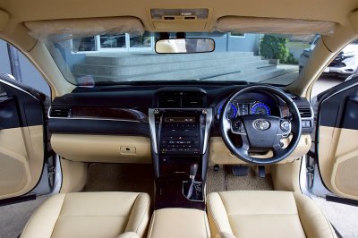 TOYOTA CAMRY 2.0G ปี 2016 จด 17