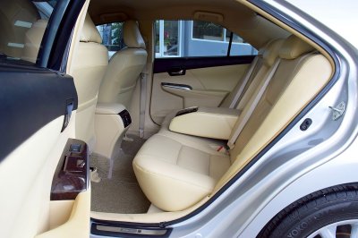 TOYOTA CAMRY 2.0G ปี 2016 จด 17