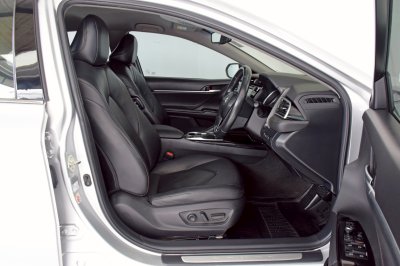 TOYOTA CAMRY 2.0G ปี 2019