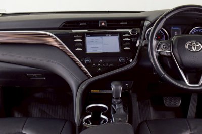 TOYOTA CAMRY 2.0G ปี 2019
