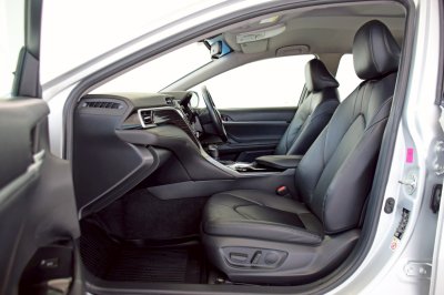 TOYOTA CAMRY 2.0G ปี 2019