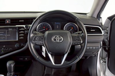 TOYOTA CAMRY 2.0G ปี 2019