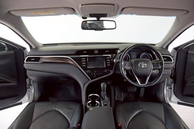 TOYOTA CAMRY 2.0G ปี 2019