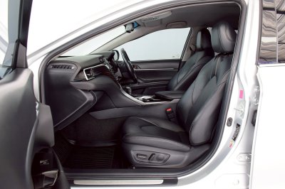 TOYOTA CAMRY 2.0G ปี 2019