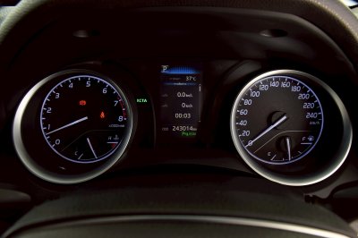 TOYOTA CAMRY 2.0G ปี 2019