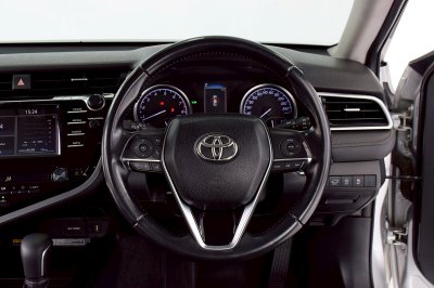 TOYOTA CAMRY 2.0G ปี 2019