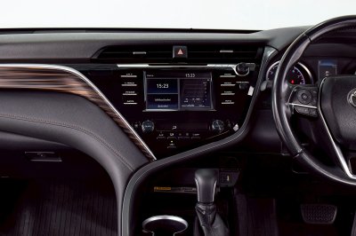 TOYOTA CAMRY 2.0G ปี 2019