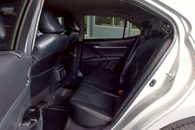 TOYOTA CAMRY 2.0G ปี 2019
