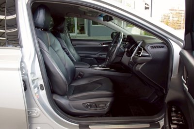 TOYOTA CAMRY 2.0G ปี 2019