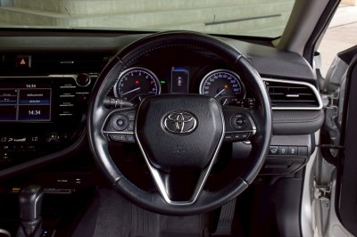 TOYOTA CAMRY 2.0G ปี 2019