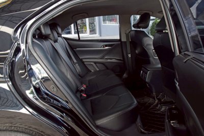 TOYOTA CAMRY 2.0G ปี 2019