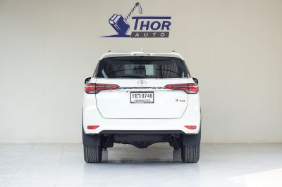 TOYOTA FORTUNER 2.4V 4WD ปี 2021
