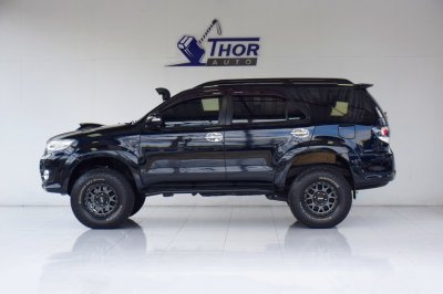 TOYOTA FORTUNER 3.0 V Midnight Shine AT ปี 2015
