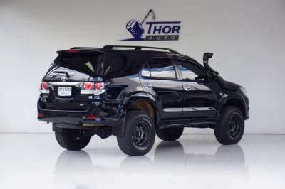 TOYOTA FORTUNER 3.0 V Midnight Shine AT ปี 2015