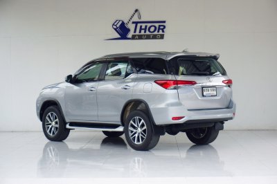TOYOTA FORTUNER 2.4 V AT ปี 2017