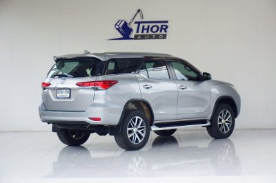 TOYOTA FORTUNER 2.4 V AT ปี 2017