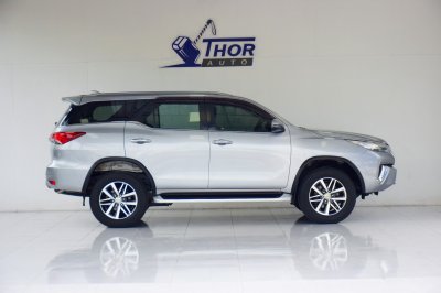 TOYOTA FORTUNER 2.4 V AT ปี 2017