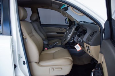TOYOTA FORTUNER 3.0V AT ปี 2012 (โฉมหน้าแชมป์)