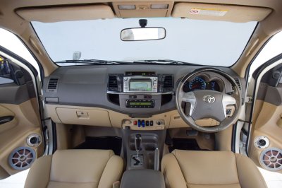 TOYOTA FORTUNER 3.0V AT ปี 2012 (โฉมหน้าแชมป์)