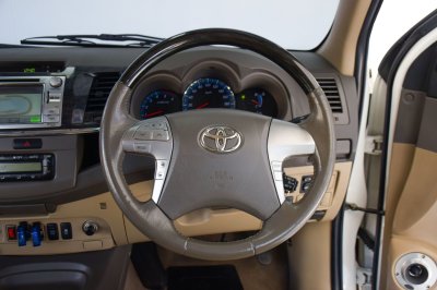 TOYOTA FORTUNER 3.0V AT ปี 2012 (โฉมหน้าแชมป์)