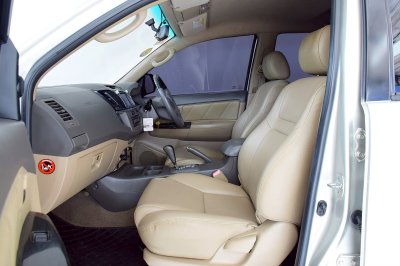 TOYOTA FORTUNER 3.0V ปี 2013