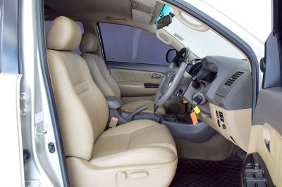 TOYOTA FORTUNER 3.0V ปี 2013