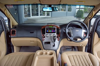 Hyundai H1 2.5 Maesto Deluxe ปี 2011