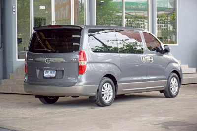Hyundai H1 2.5 Maesto Deluxe ปี 2011