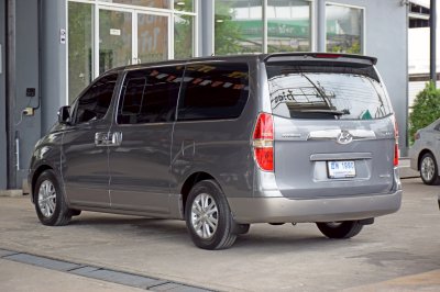 Hyundai H1 2.5 Maesto Deluxe ปี 2011