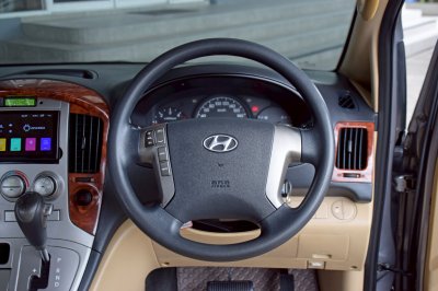 Hyundai H1 2.5 Maesto Deluxe ปี 2011