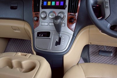 Hyundai H1 2.5 Maesto Deluxe ปี 2011