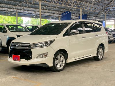 TOYOTA INNOVA CRYSTA 2.8 V AT ปี 2016